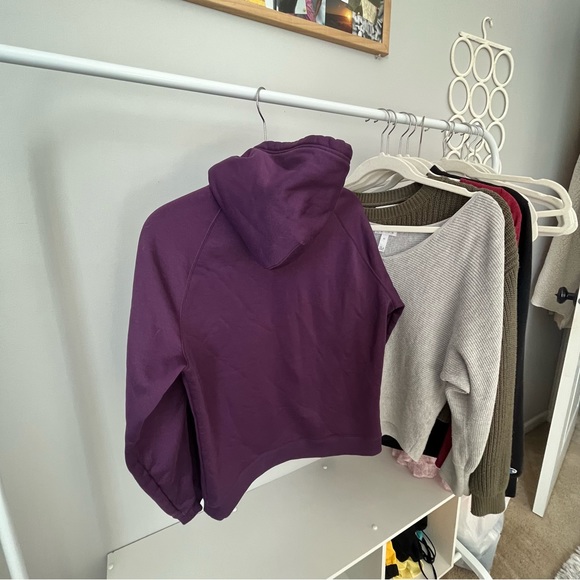 🩷UNDER ARMOUR WOMENS PURPLE HOODIE SWEATSHIRT WORKOUT SIZE MEDIUM - Picture 5 of 10
